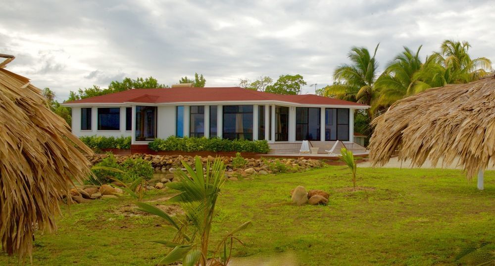 Royal Belize Hotell Thatch Caye Exteriör bild