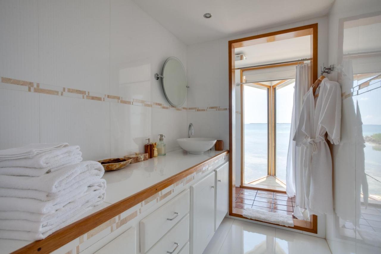 Royal Belize Hotell Thatch Caye Exteriör bild